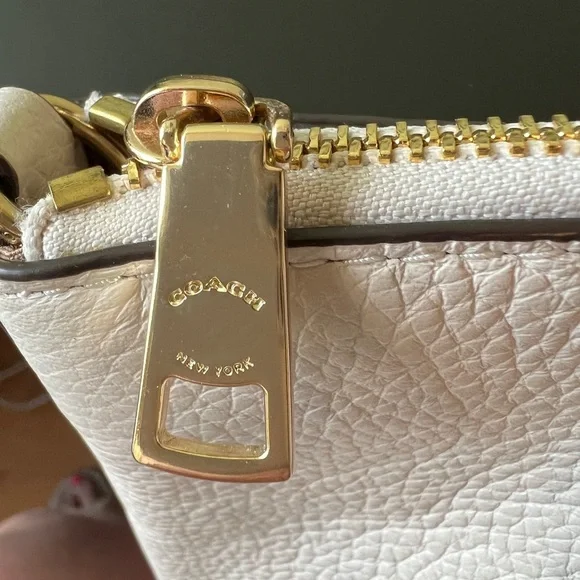 Authentic Coach C5690 “Kleo” Large Carryall Pebbled Leather Handbag in Chalk - Picture 11 of 12